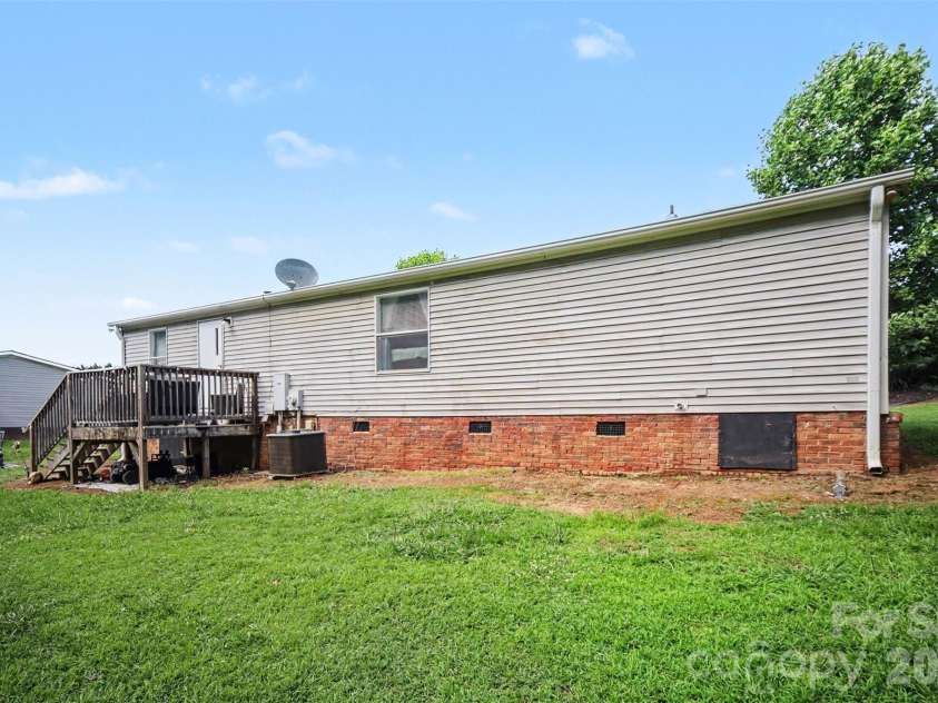 504 Mountain Meadows Drive, Bessemer City, NC 28016.  MLS# CAR4395886, YatesRealty ID 32084. 