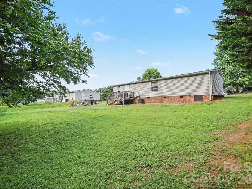 504 Mountain Meadows Drive, Bessemer City, NC 28016.  MLS# CAR4395886, YatesRealty ID 32084. 