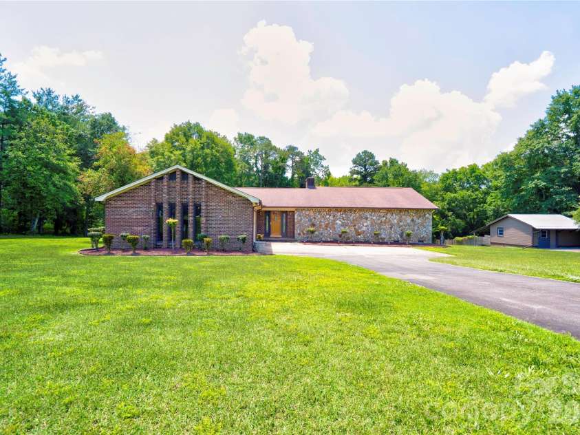 246 Putnam Lake Road, Kings Mountain, NC 28086.  MLS# CAR4392630, YatesRealty ID 32085. Front