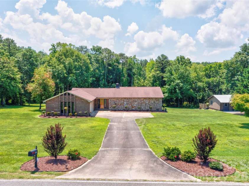 246 Putnam Lake Road, Kings Mountain, NC 28086.  MLS# CAR4392630, YatesRealty ID 32085. Front