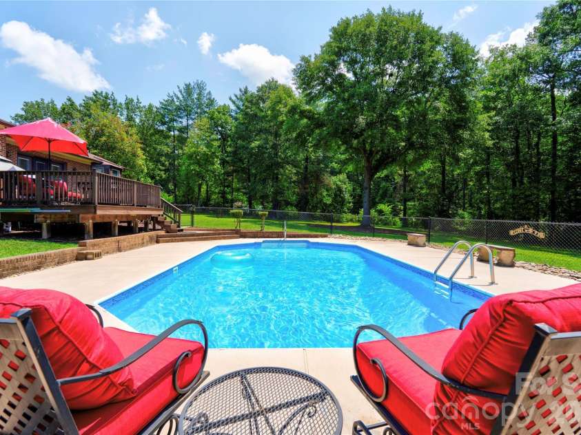246 Putnam Lake Road, Kings Mountain, NC 28086.  MLS# CAR4392630, YatesRealty ID 32085. Pool