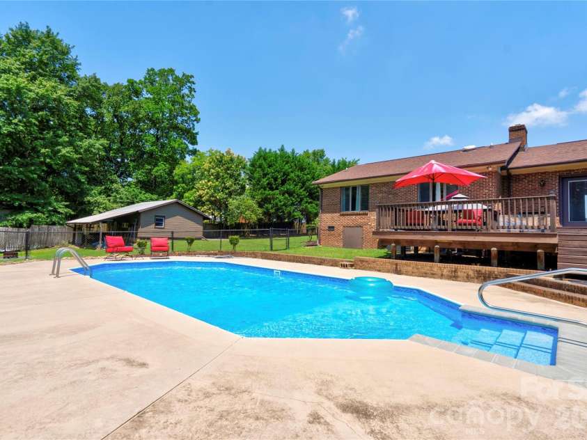 246 Putnam Lake Road, Kings Mountain, NC 28086.  MLS# CAR4392630, YatesRealty ID 32085. Pool