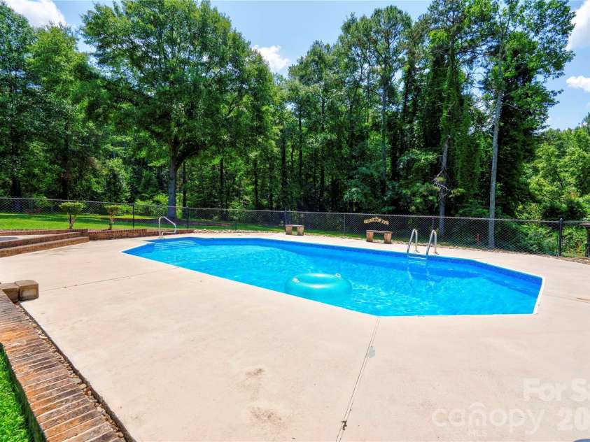 246 Putnam Lake Road, Kings Mountain, NC 28086.  MLS# CAR4392630, YatesRealty ID 32085. Pool