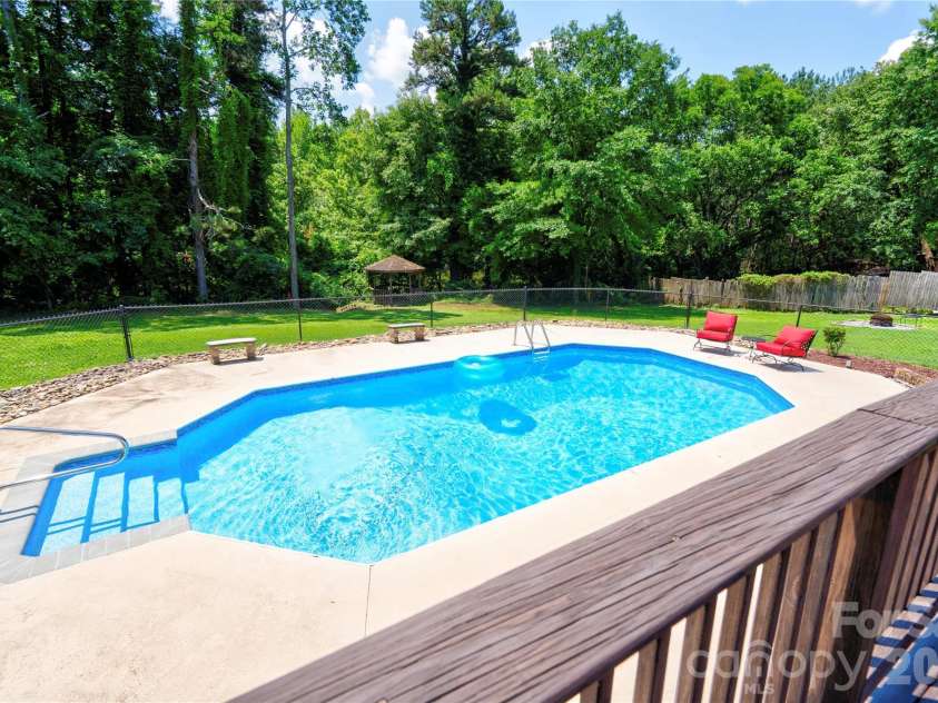 246 Putnam Lake Road, Kings Mountain, NC 28086.  MLS# CAR4392630, YatesRealty ID 32085. Pool