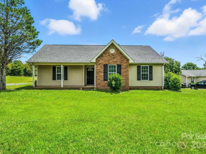 5216 Willow Run Drive, Monroe, NC 28110.  MLS# CAR4287237, YatesRealty ID 32086. 