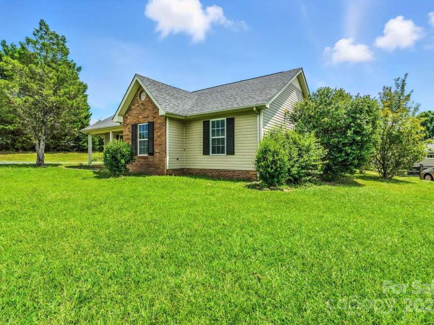 5216 Willow Run Drive, Monroe, NC 28110.  MLS# CAR4287237, YatesRealty ID 32086. 