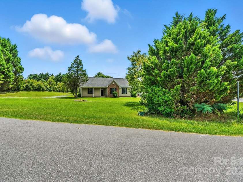 5216 Willow Run Drive, Monroe, NC 28110.  MLS# CAR4287237, YatesRealty ID 32086. 
