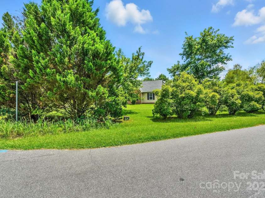 5216 Willow Run Drive, Monroe, NC 28110.  MLS# CAR4287237, YatesRealty ID 32086. 