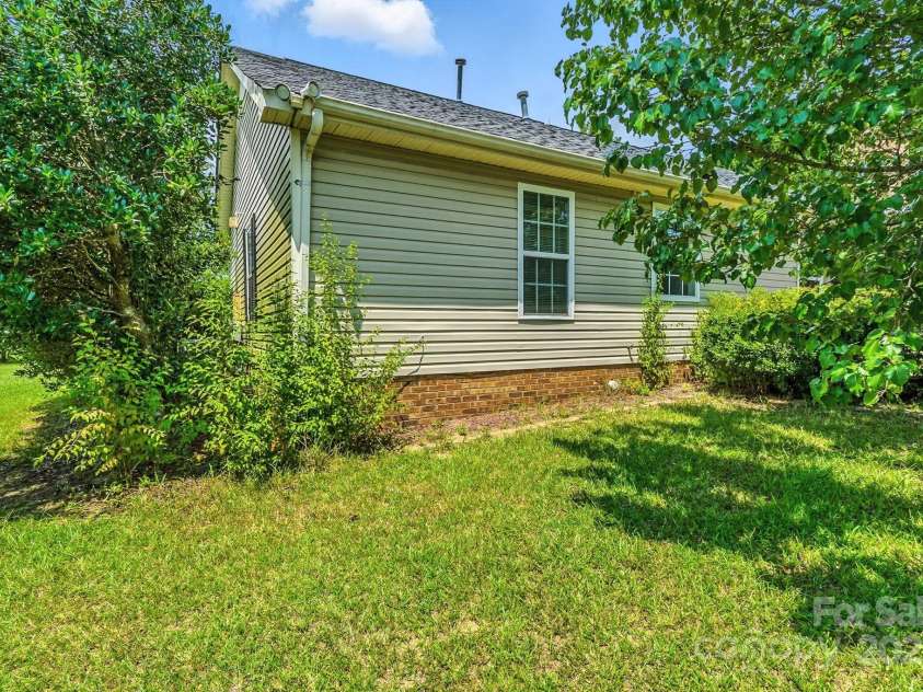 5216 Willow Run Drive, Monroe, NC 28110.  MLS# CAR4287237, YatesRealty ID 32086. 