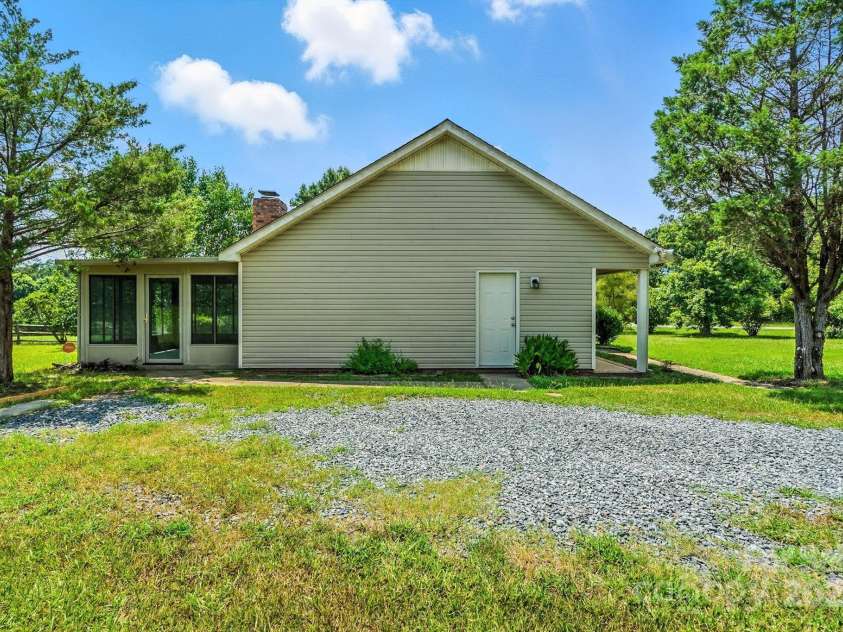 5216 Willow Run Drive, Monroe, NC 28110.  MLS# CAR4287237, YatesRealty ID 32086. 
