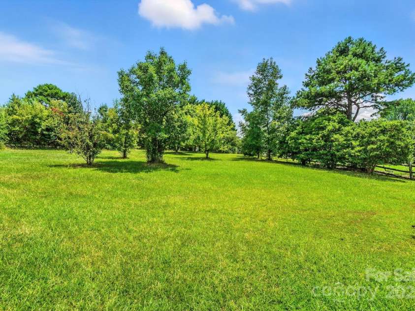 5216 Willow Run Drive, Monroe, NC 28110.  MLS# CAR4287237, YatesRealty ID 32086. 