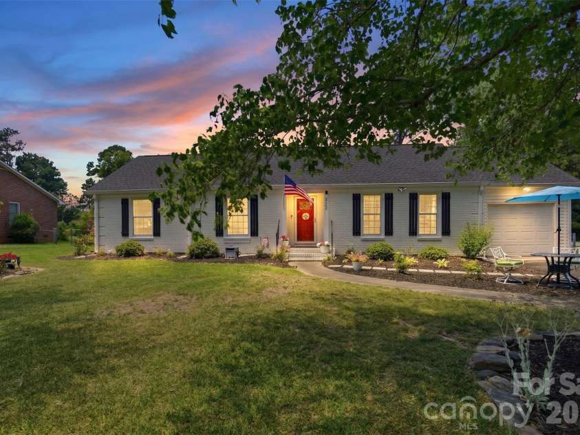 853 Mallory Drive, Rock Hill, SC 29730.  MLS# CAR4393630, YatesRealty ID 32087. 