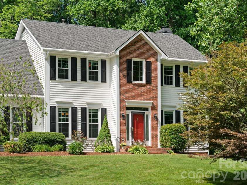 237 Windsor Forest Circle, Fletcher, NC 28732.  MLS# CAR4393564, YatesRealty ID 32088. 