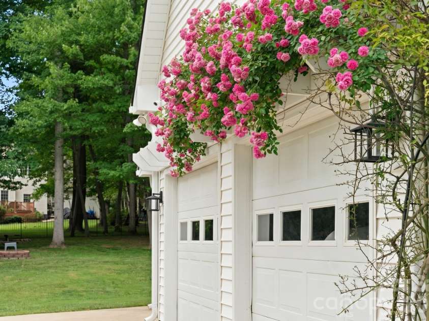 237 Windsor Forest Circle, Fletcher, NC 28732.  MLS# CAR4393564, YatesRealty ID 32088. 