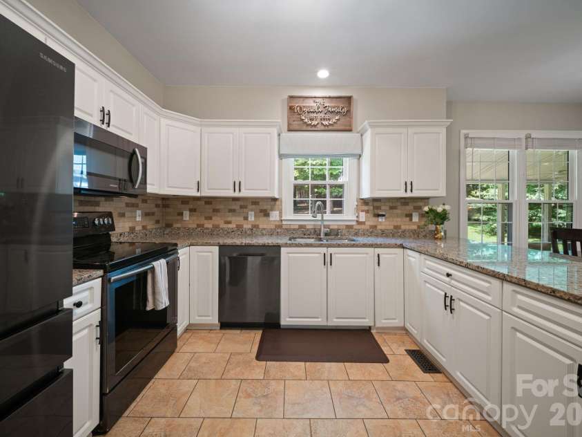 237 Windsor Forest Circle, Fletcher, NC 28732.  MLS# CAR4393564, YatesRealty ID 32088. 