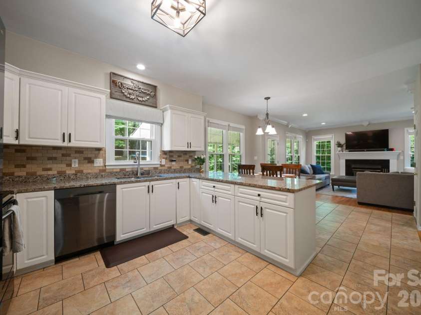 237 Windsor Forest Circle, Fletcher, NC 28732.  MLS# CAR4393564, YatesRealty ID 32088. 