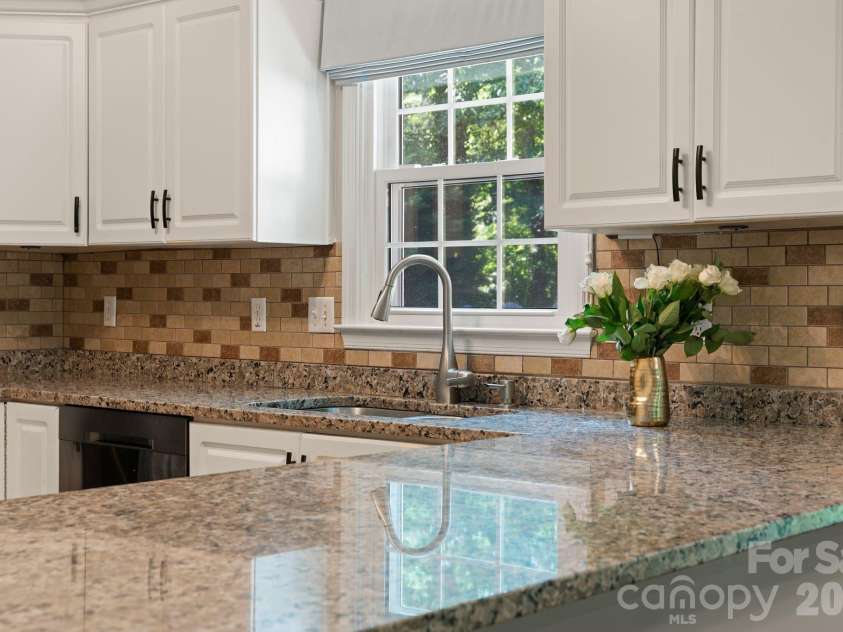 237 Windsor Forest Circle, Fletcher, NC 28732.  MLS# CAR4393564, YatesRealty ID 32088. 