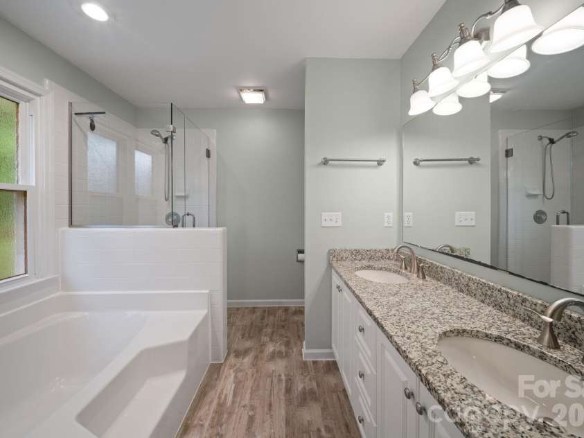 237 Windsor Forest Circle, Fletcher, NC 28732.  MLS# CAR4393564, YatesRealty ID 32088. 