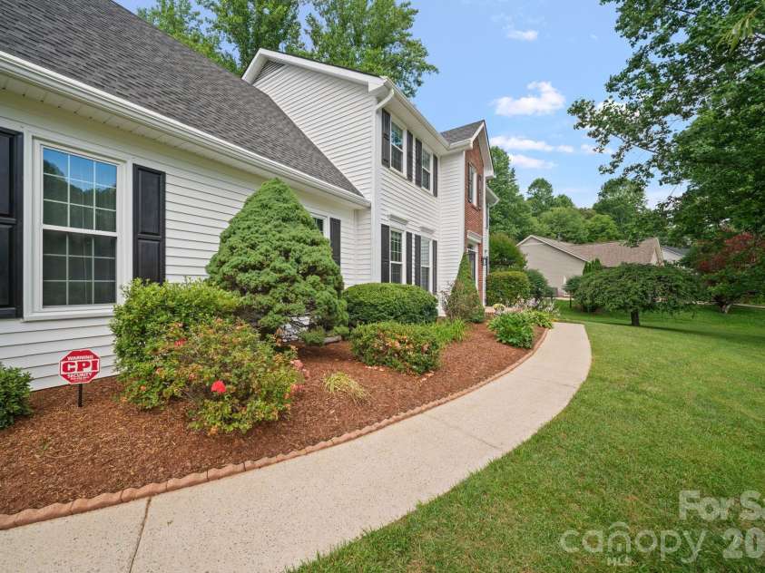237 Windsor Forest Circle, Fletcher, NC 28732.  MLS# CAR4393564, YatesRealty ID 32088. 