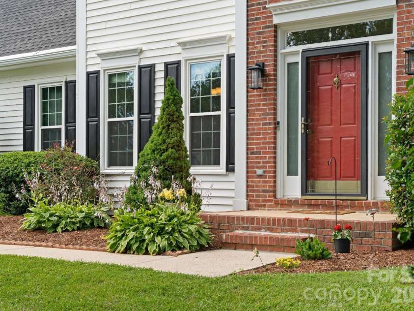 237 Windsor Forest Circle, Fletcher, NC 28732.  MLS# CAR4393564, YatesRealty ID 32088. 