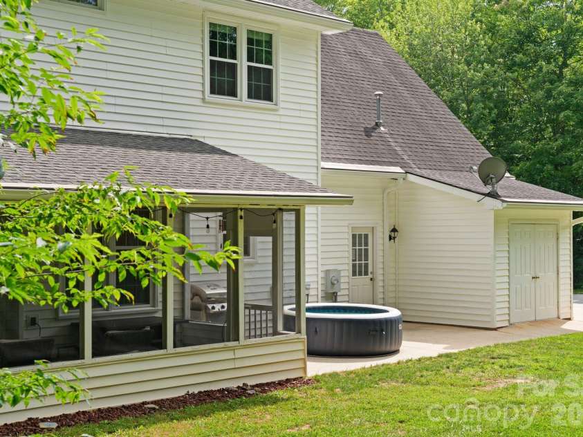 237 Windsor Forest Circle, Fletcher, NC 28732.  MLS# CAR4393564, YatesRealty ID 32088. 