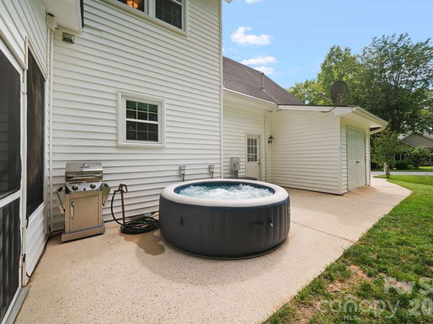 237 Windsor Forest Circle, Fletcher, NC 28732.  MLS# CAR4393564, YatesRealty ID 32088. 