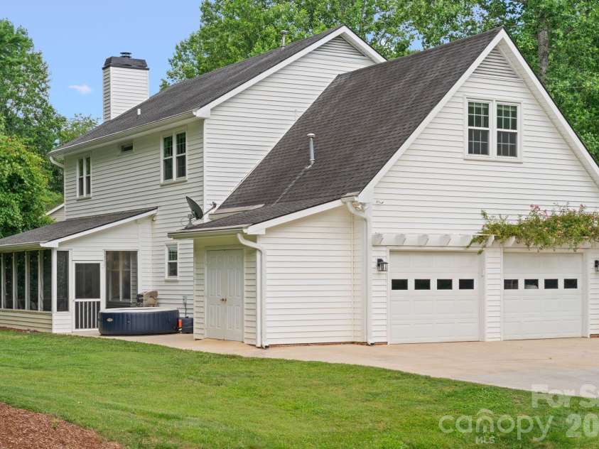237 Windsor Forest Circle, Fletcher, NC 28732.  MLS# CAR4393564, YatesRealty ID 32088. 