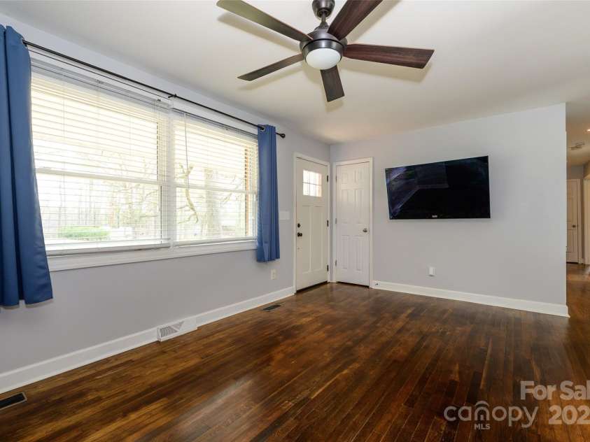 303 Cedarwood Lane, Matthews, NC 28104.  MLS# CAR4238100, YatesRealty ID 3209. 