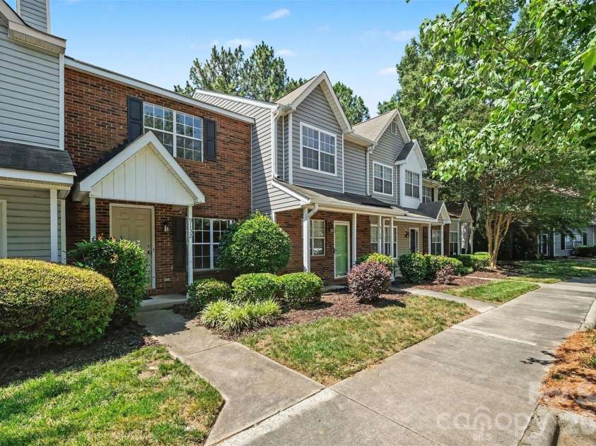 9132 Charminster Court, Charlotte, NC 28269.  MLS# CAR4394963, YatesRealty ID 32090. 
