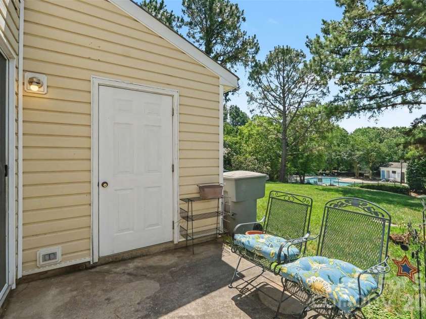 9132 Charminster Court, Charlotte, NC 28269.  MLS# CAR4394963, YatesRealty ID 32090. 