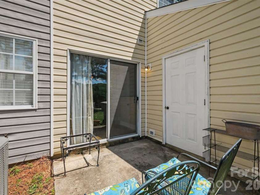 9132 Charminster Court, Charlotte, NC 28269.  MLS# CAR4394963, YatesRealty ID 32090. 