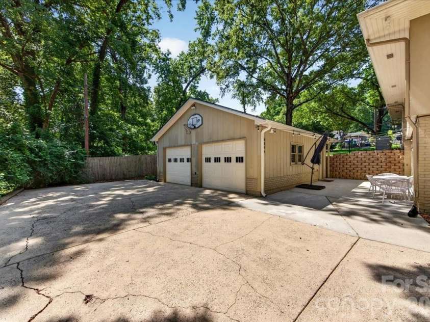 5451 Addison Drive, Charlotte, NC 28211.  MLS# CAR4391782, YatesRealty ID 32091. 2-Car Garage