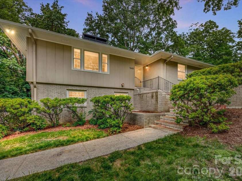 5451 Addison Drive, Charlotte, NC 28211.  MLS# CAR4391782, YatesRealty ID 32091. 