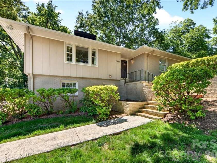 5451 Addison Drive, Charlotte, NC 28211.  MLS# CAR4391782, YatesRealty ID 32091. 