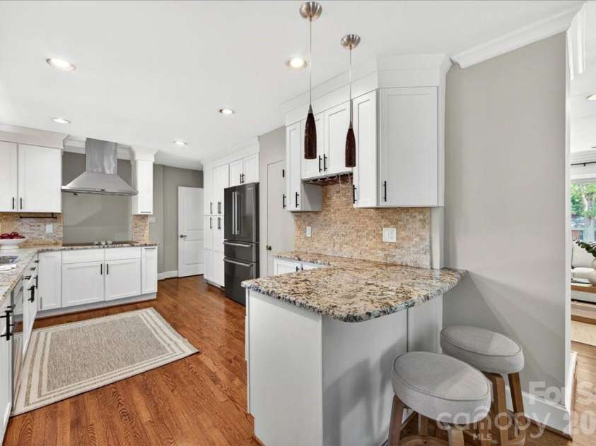 5451 Addison Drive, Charlotte, NC 28211.  MLS# CAR4391782, YatesRealty ID 32091. Bar
