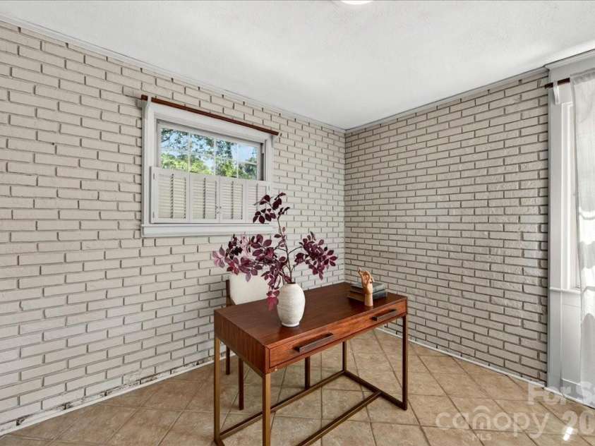 5451 Addison Drive, Charlotte, NC 28211.  MLS# CAR4391782, YatesRealty ID 32091. Bonus Space