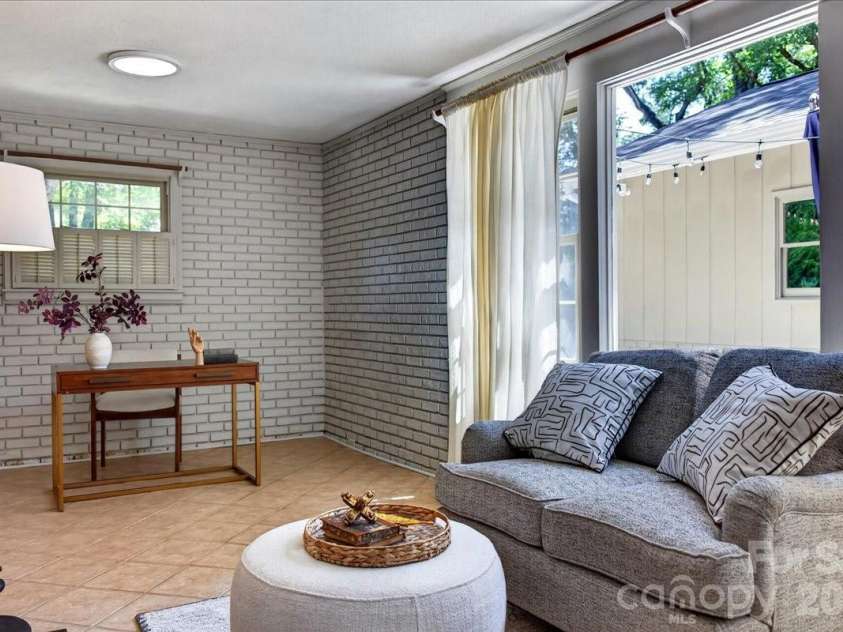 5451 Addison Drive, Charlotte, NC 28211.  MLS# CAR4391782, YatesRealty ID 32091. Bonus Space