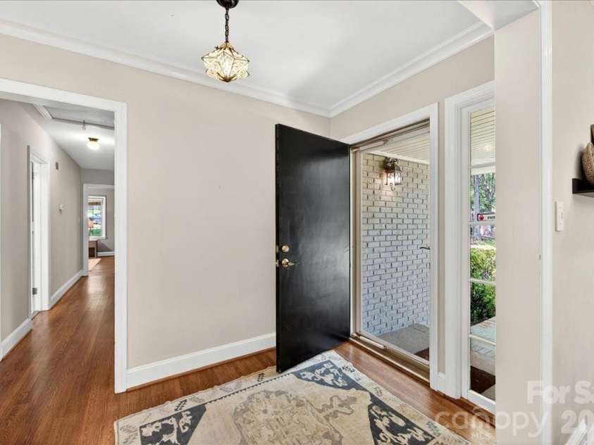 5451 Addison Drive, Charlotte, NC 28211.  MLS# CAR4391782, YatesRealty ID 32091. Foyer