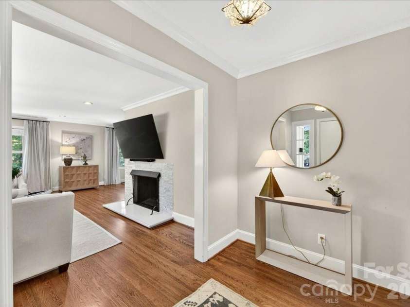 5451 Addison Drive, Charlotte, NC 28211.  MLS# CAR4391782, YatesRealty ID 32091. Foyer
