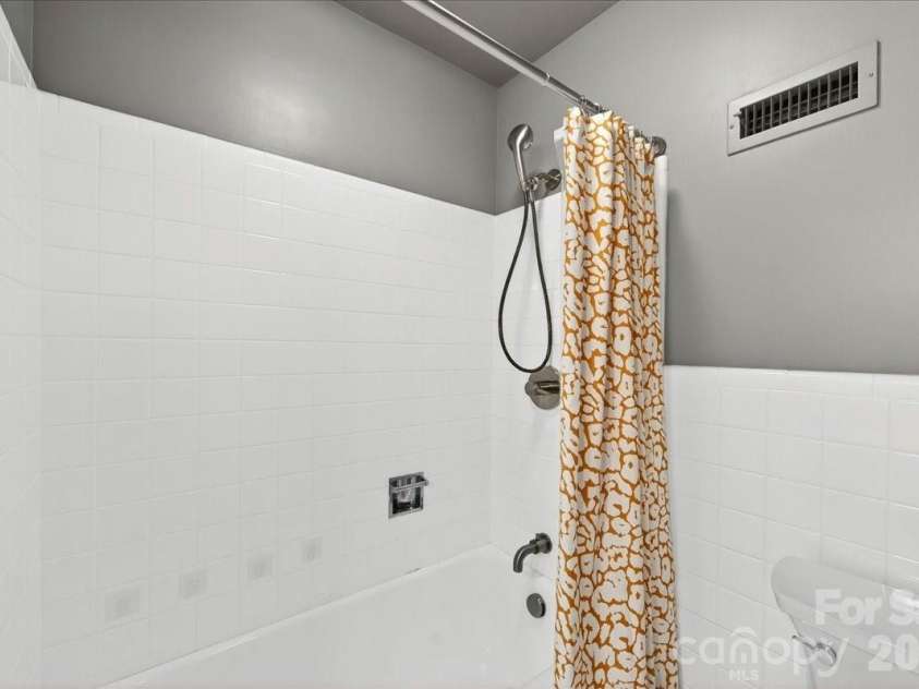 5451 Addison Drive, Charlotte, NC 28211.  MLS# CAR4391782, YatesRealty ID 32091. Full Bath 2