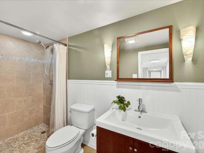 5451 Addison Drive, Charlotte, NC 28211.  MLS# CAR4391782, YatesRealty ID 32091. Full Bath 3
