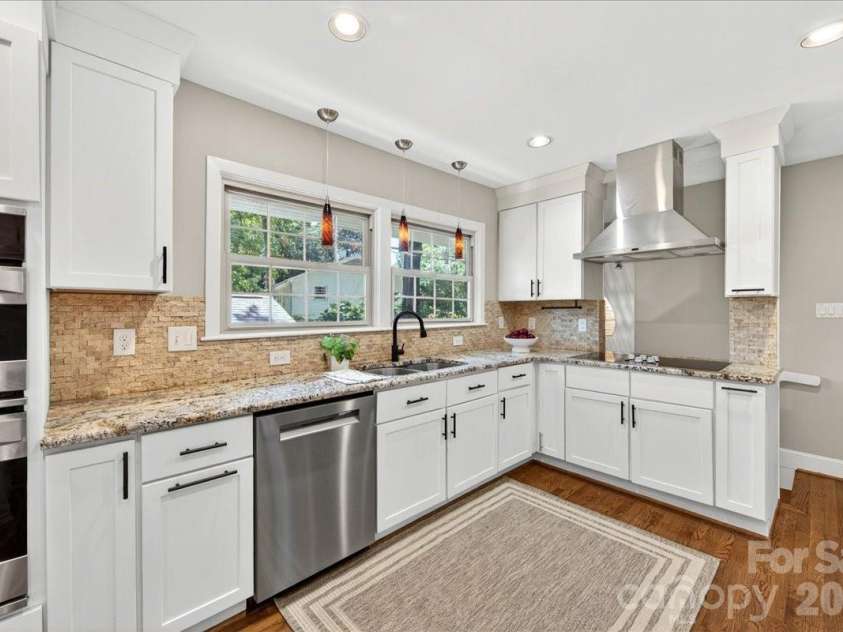 5451 Addison Drive, Charlotte, NC 28211.  MLS# CAR4391782, YatesRealty ID 32091. Kitchen