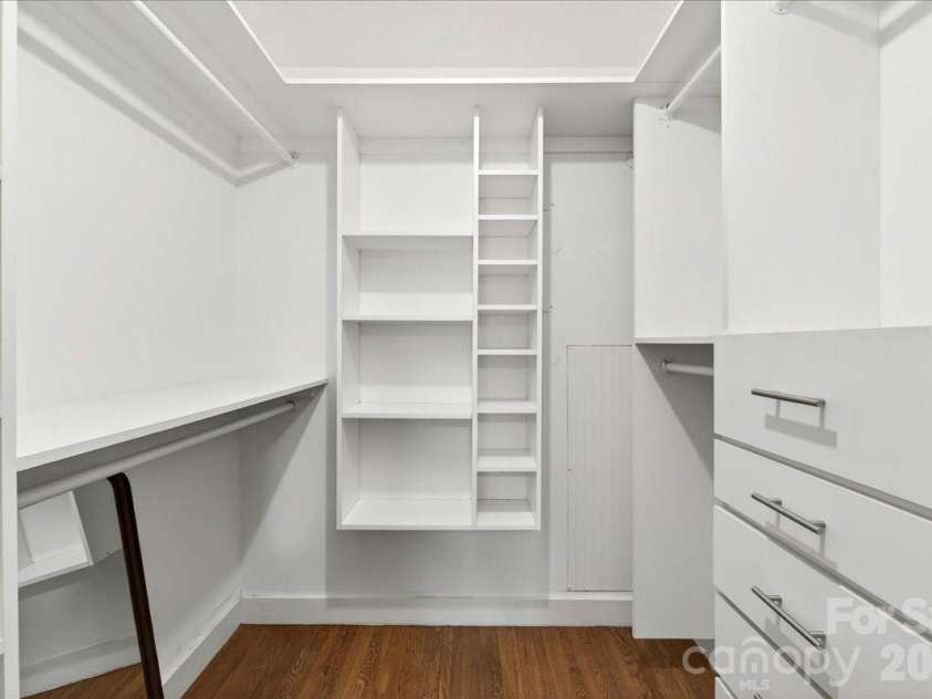 5451 Addison Drive, Charlotte, NC 28211.  MLS# CAR4391782, YatesRealty ID 32091. Primary Closet
