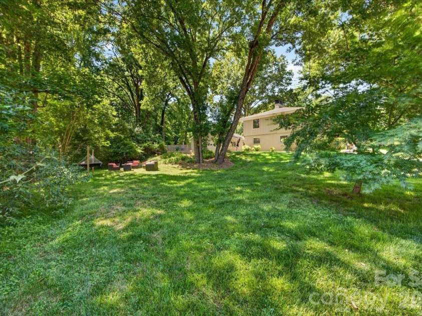 5451 Addison Drive, Charlotte, NC 28211.  MLS# CAR4391782, YatesRealty ID 32091. Side Yard