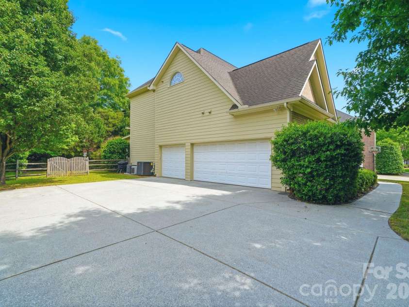 16408 Sutters Run Lane, Huntersville, NC 28078.  MLS# CAR4374635, YatesRealty ID 32092. 