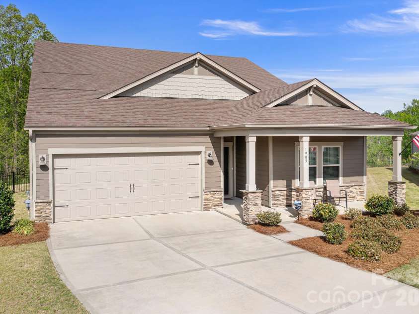 1909 Lotus Lane, Denver, NC 28037.  MLS# CAR4361345, YatesRealty ID 32093. 