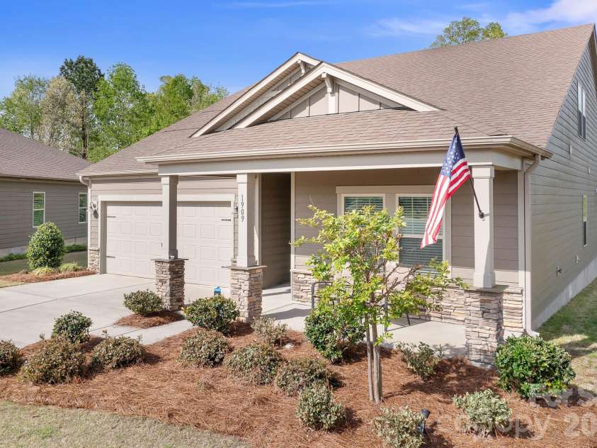 1909 Lotus Lane, Denver, NC 28037.  MLS# CAR4361345, YatesRealty ID 32093. 