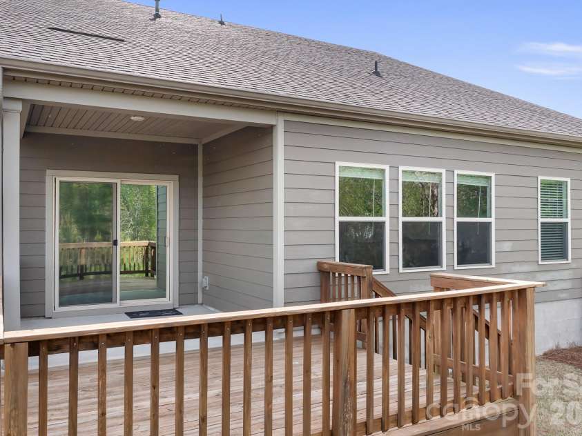 1909 Lotus Lane, Denver, NC 28037.  MLS# CAR4361345, YatesRealty ID 32093. 