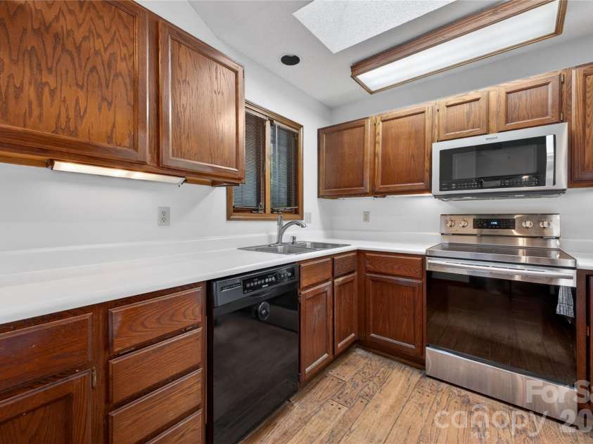 118 Gagama Court, Brevard, NC 28712.  MLS# CAR4369667, YatesRealty ID 32094. Kitchen 2