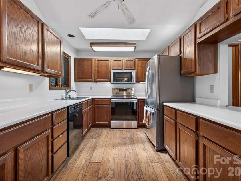 118 Gagama Court, Brevard, NC 28712.  MLS# CAR4369667, YatesRealty ID 32094. Kitchen